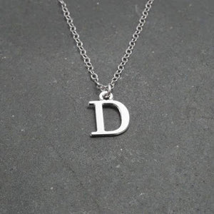 Elegant 925 silver initial necklace featuring the letter D on a delicate chain