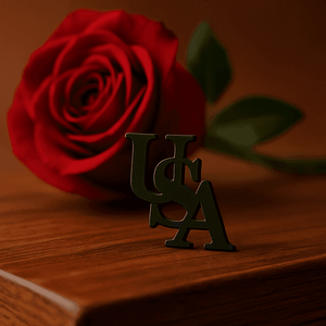 Letter brooches in stylish alphabet design – premium initial pin for suits and blazers