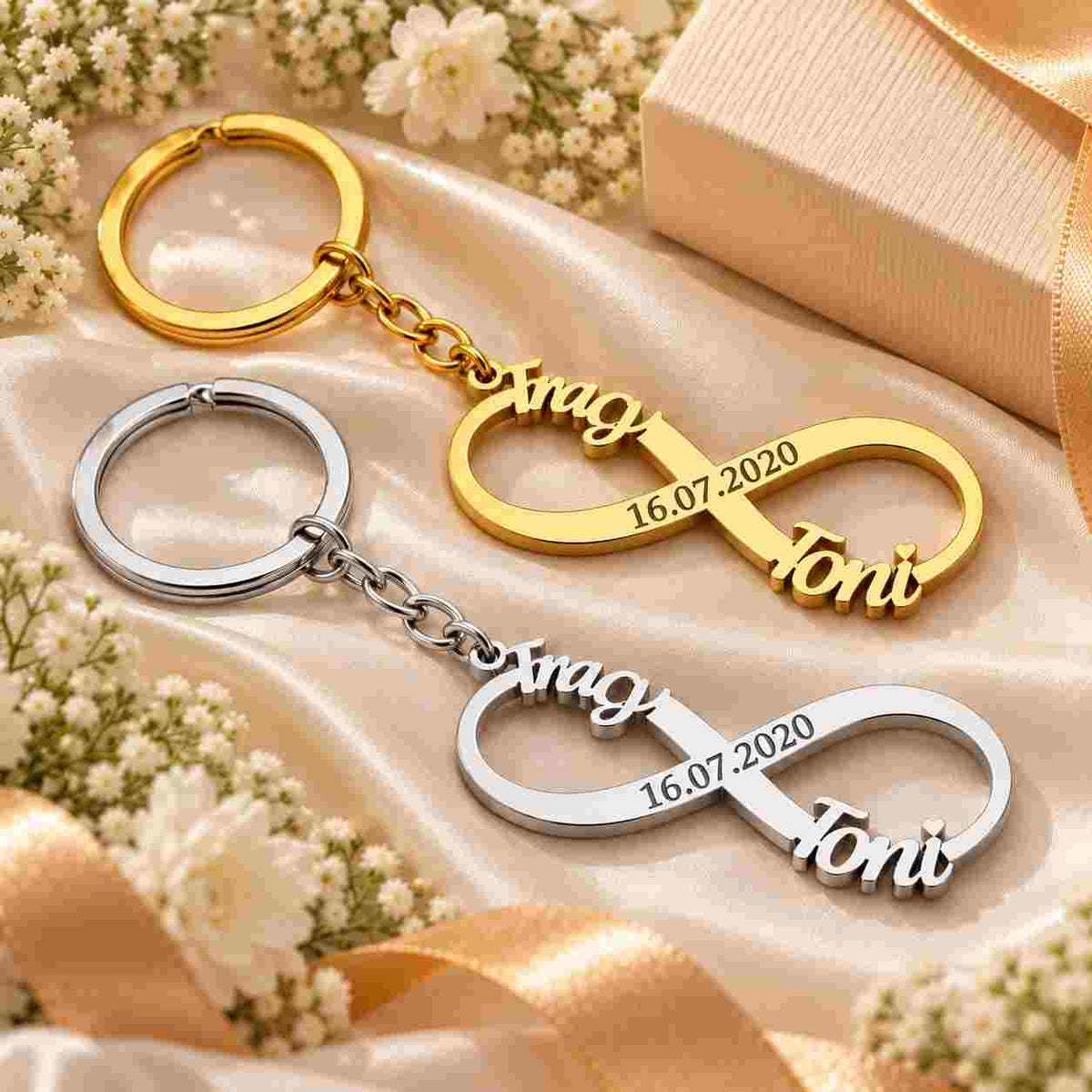 Personalized Couple Keychain in Gold and Silver with Infinity Design and Names Snag Toni
