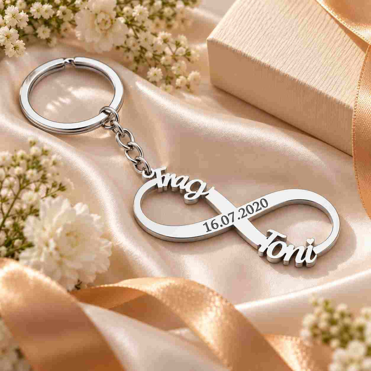 Personalized Couple Keychain in Silver with Infinity Design and Names Xnag and Toni