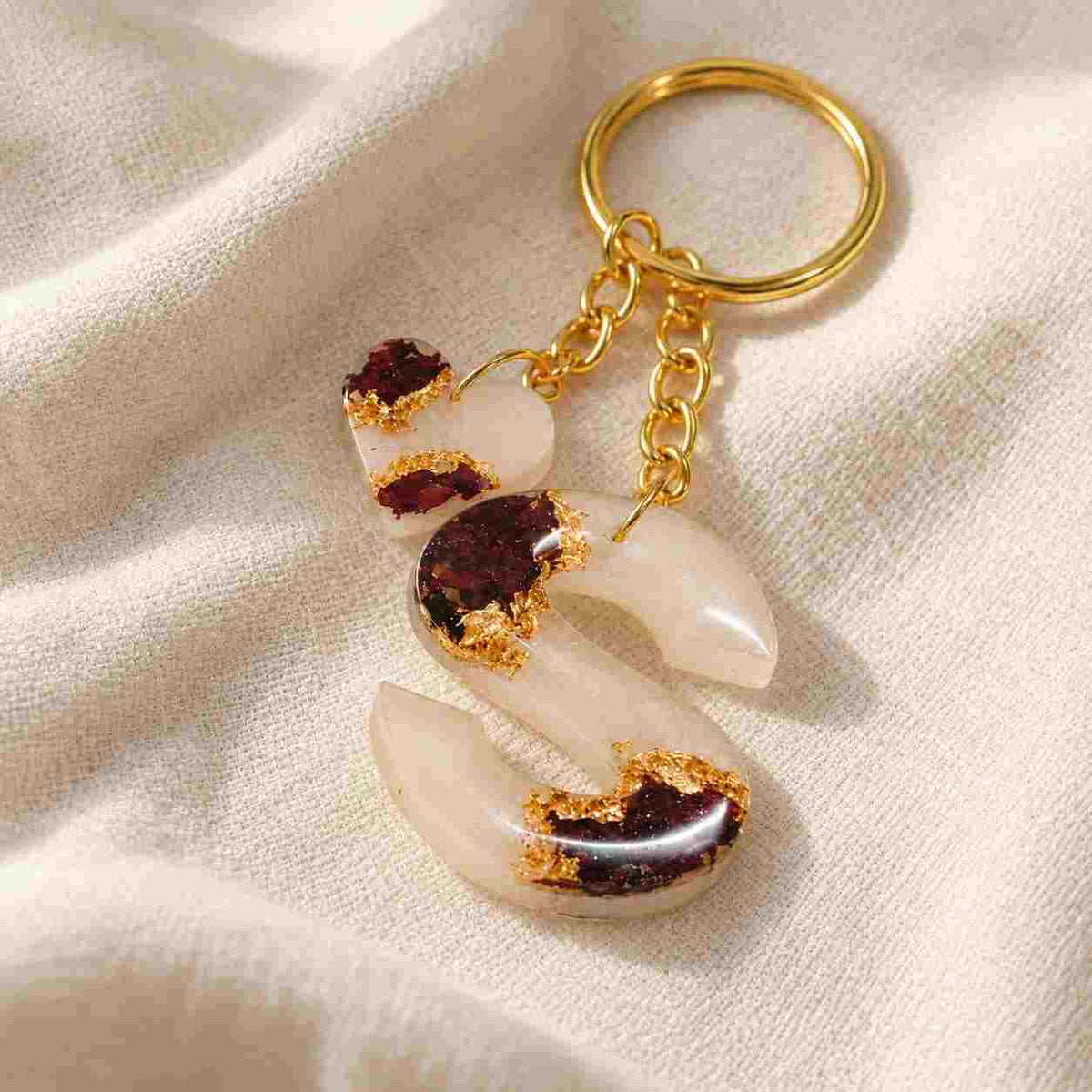 Personalized Resin Letter Keychain 'S' in Brown and Gold with Metallic Chain for Unique Style